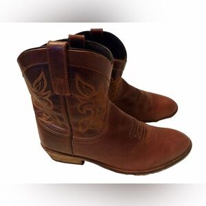 Dingo leather western ankle boots in women's size 8.5.